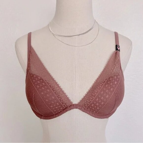 VS Vintage Rose Incredible Lightly-Lined Lace Plunge Bra - Picture 4 of 13